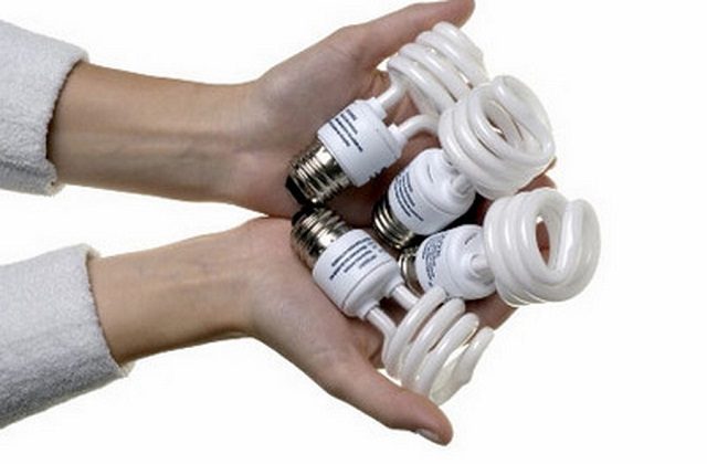 Cách lắp bóng đèn compact đúng cách, tiết kiệm điện