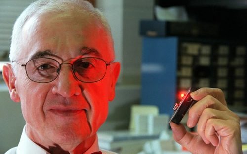 Nick Holonyak Jr cha đẻ của đèn led